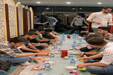 مراسم افطاری دانشجویان دانشکده پرستاری و مامایی و دانشکده داروسازی در جوار شهدای گمنام دانشکده